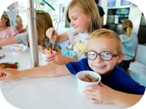 Kid eating frozen yogurt